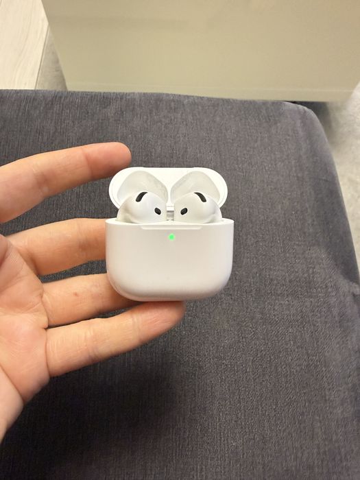 Airpods 4 - Active noise cancellation
