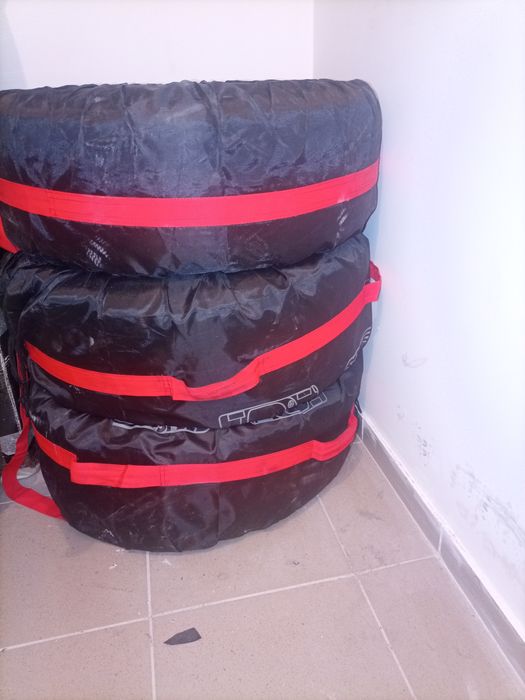 Vând 4 roți originale Audi