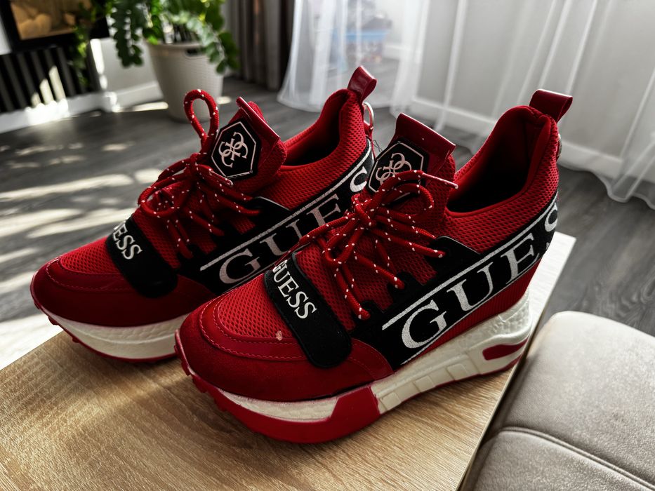 Продам кроссовки