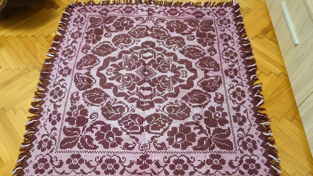 Vând cuvertura pt pat țesută manual la război