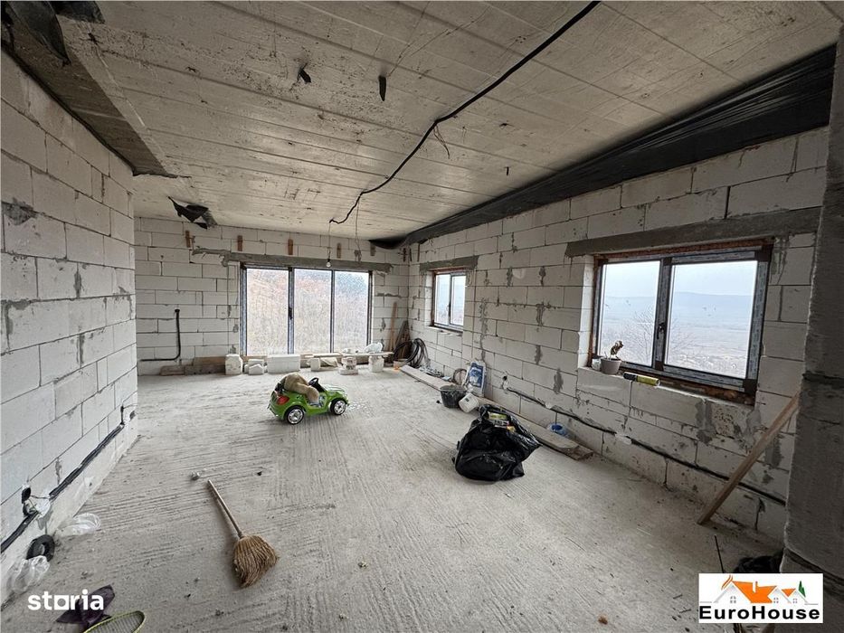 Casa la rosu de vanzare in Alba Iulia