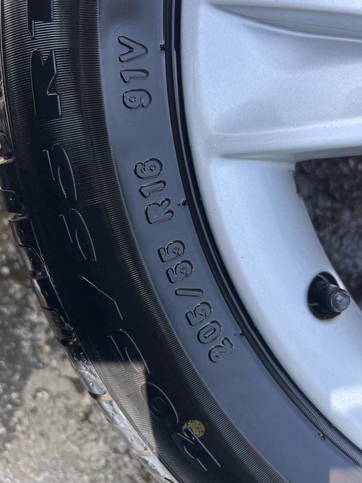 AUDI джанти 16” с летни гуми Pirelli DOT23.