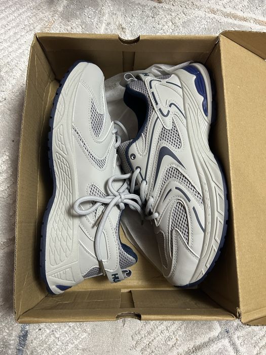 Продам новые кроссовки