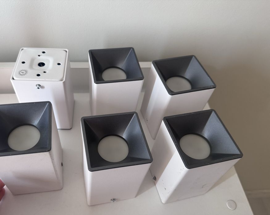 Продаются накладные потолочные споты (квадратные).