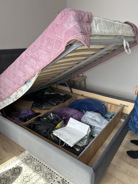 Продам 2 спальную кровать