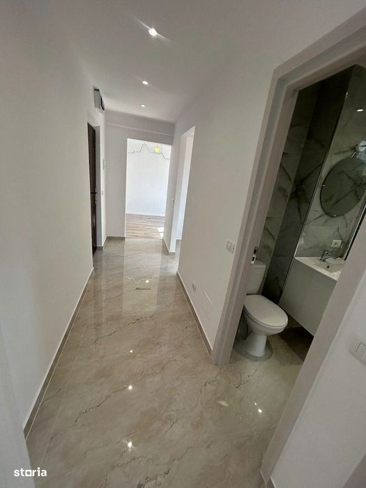 De vanzare apartament cu 2 camere, etajul 2, renovat, zona Roman Voda