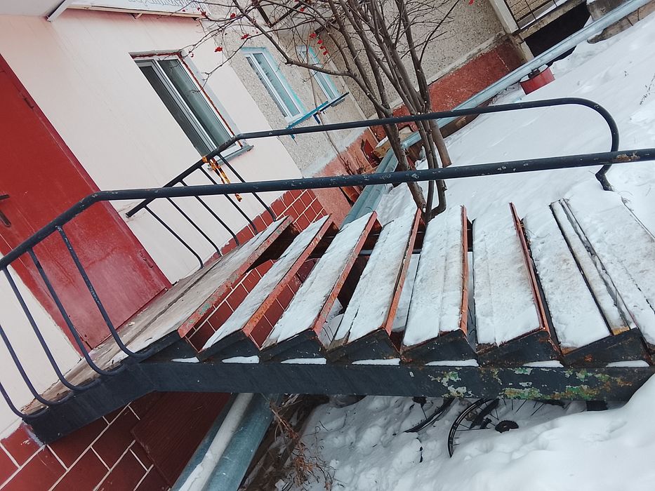 Продам Крыльцо-лестница с площадкой