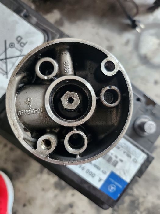 Продавам маслена помпа