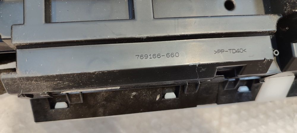 CEASURI BORD / CEAS KILOMETRAJ TOYOTA PRIUS XW30 2015 / 2012–2015 / COD OEM 83800-47D11 (5E2)