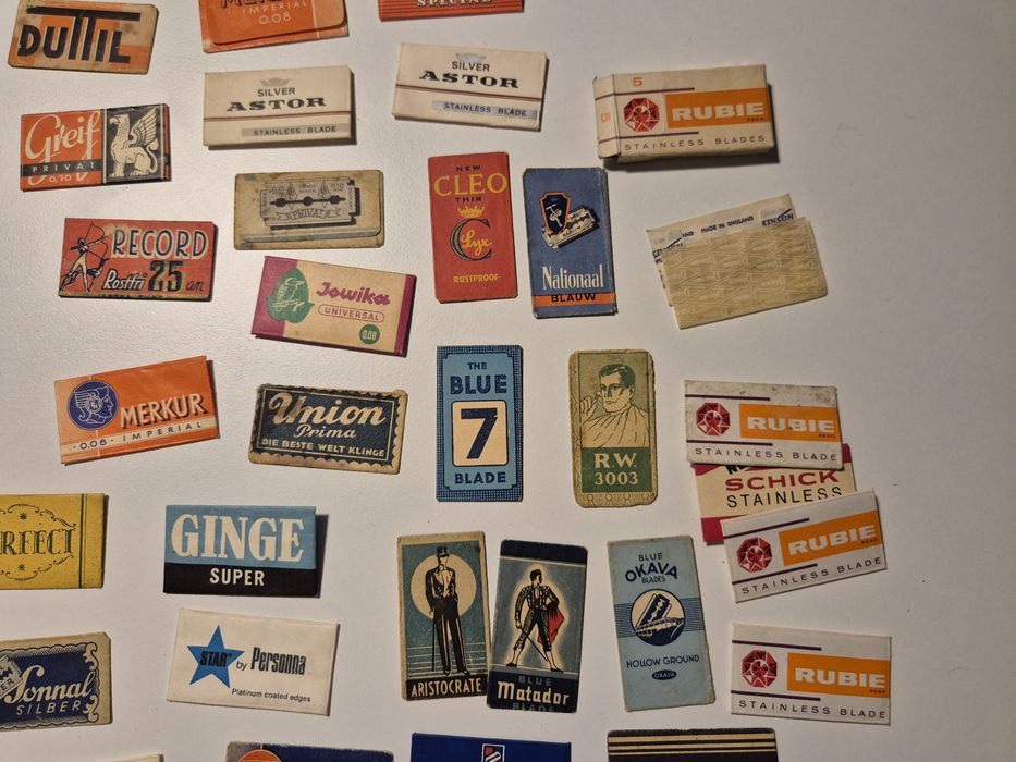 Colectie de ambalaje si lame de ras retro