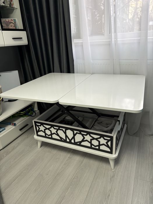 Masă pliabilă extensibilă cu 2 sertare – stare foarte bună