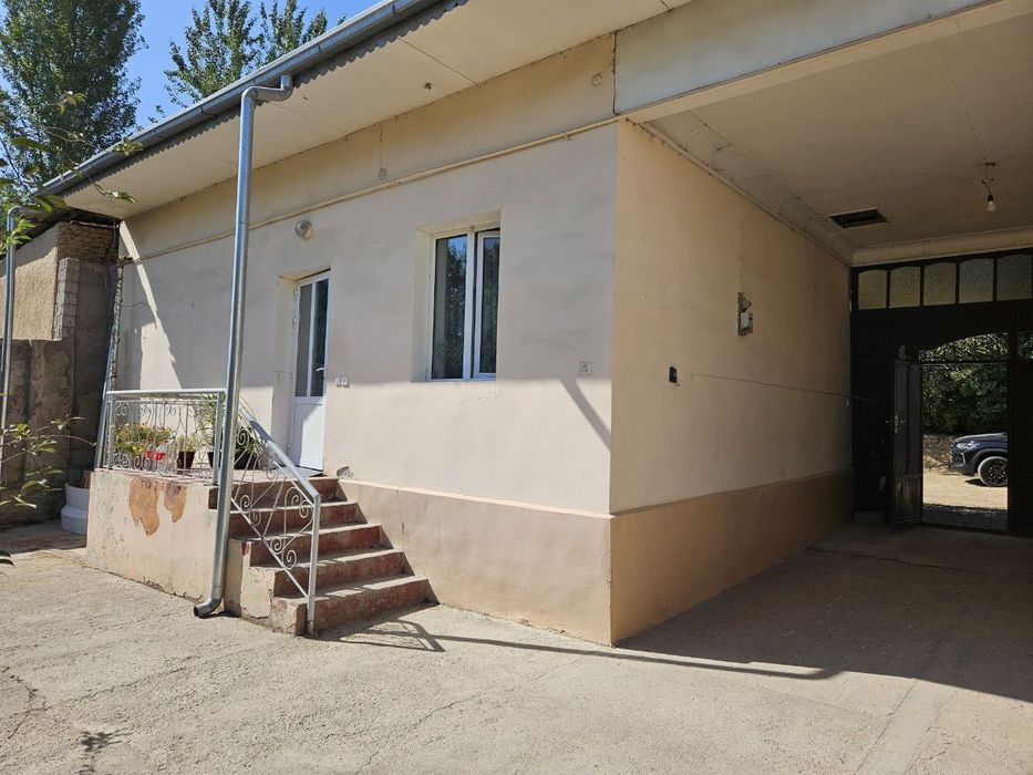 Продаётся дом, 5.24 соток

*   Майдони: 5.24 сотих
*   Хоналар сони: 4