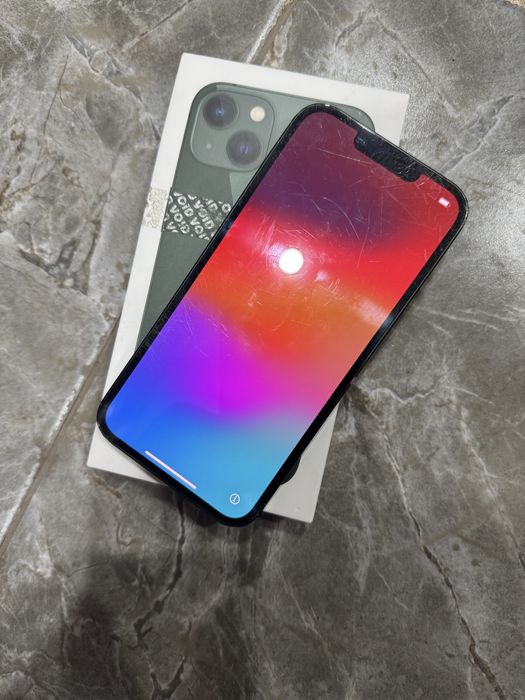 Продам айфон 13