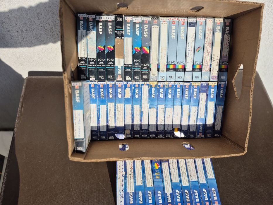Vând Lot 48 casete video VHS originale Basf de 240 minute colectie de filme diferite genuri 
Philips; Eindhoven,Miniwatt made in
Olanda