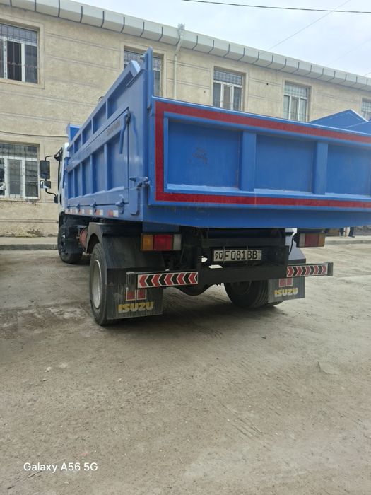 Isuzi avtobbusdan zuborka bo‘lgan