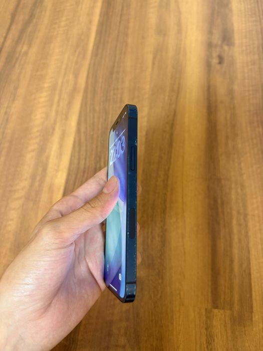 В продаже iPhone 12