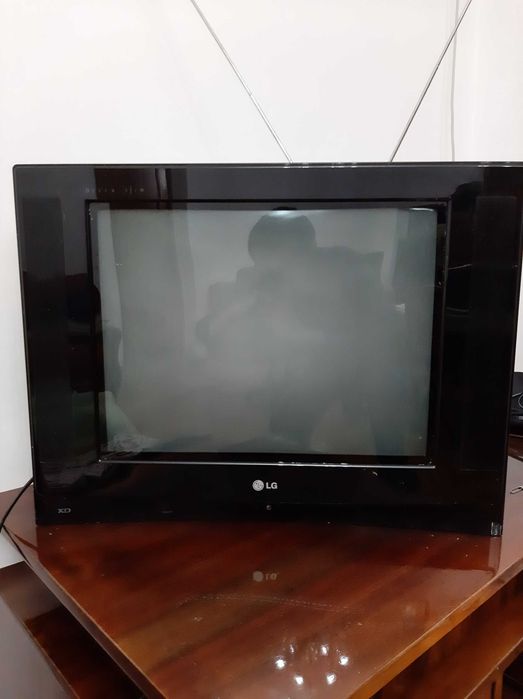 Телевизор LG б/у в идеальном состоянии
