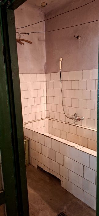 Teren cu casa de vânzare