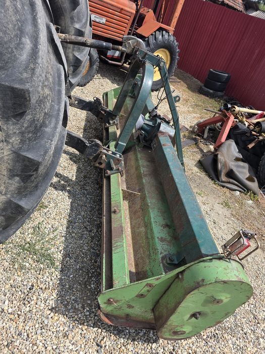 Tocatoare in tiranti la tractor resturi si păsune de 3m HMF 2004