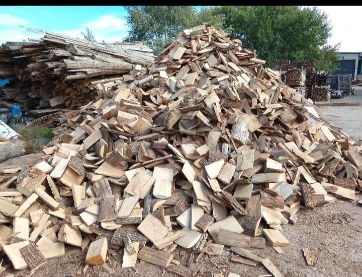 Vând lemne și deseuri la preț convenabil