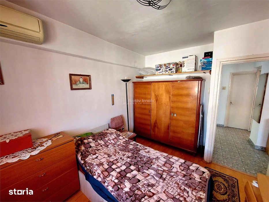 3 camere,decomandat, CENTRU - Str. Victoriei, etaj 3