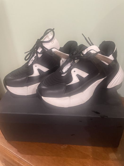 Продам кроссовки