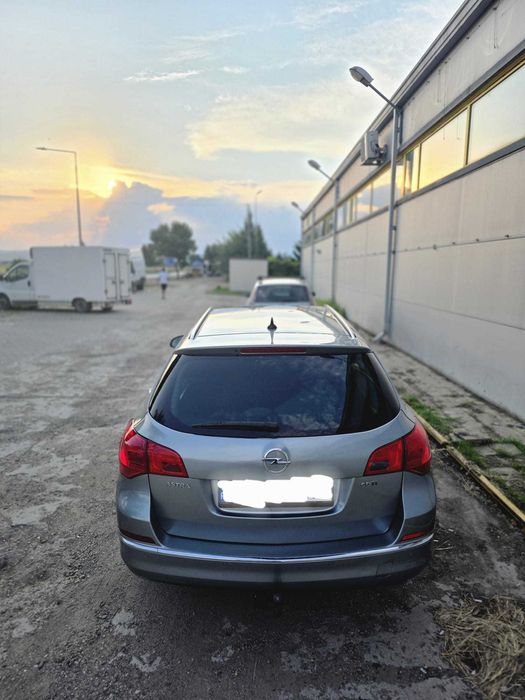 Opel Astra Sports Tourer din 2015