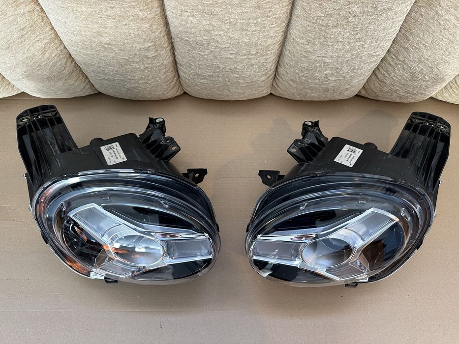 Faruri, Far stanga / Far dreapta Nissan Juke F16 2019-2014