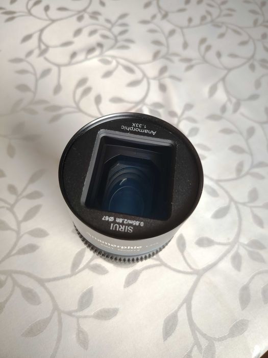 SIRUI 50mm F2.8 1.33x Anamorphic Lens За MFT