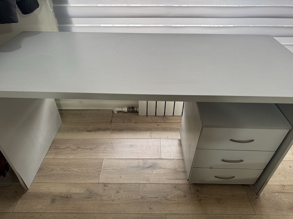 Продам стол с тумбой