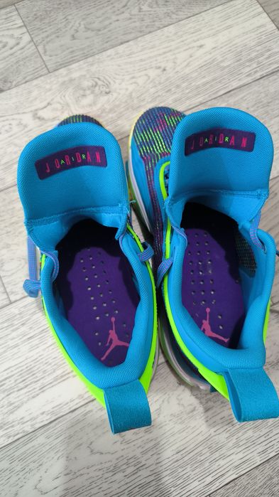 Продам оригинальные кроссовки Nike Jordan DN