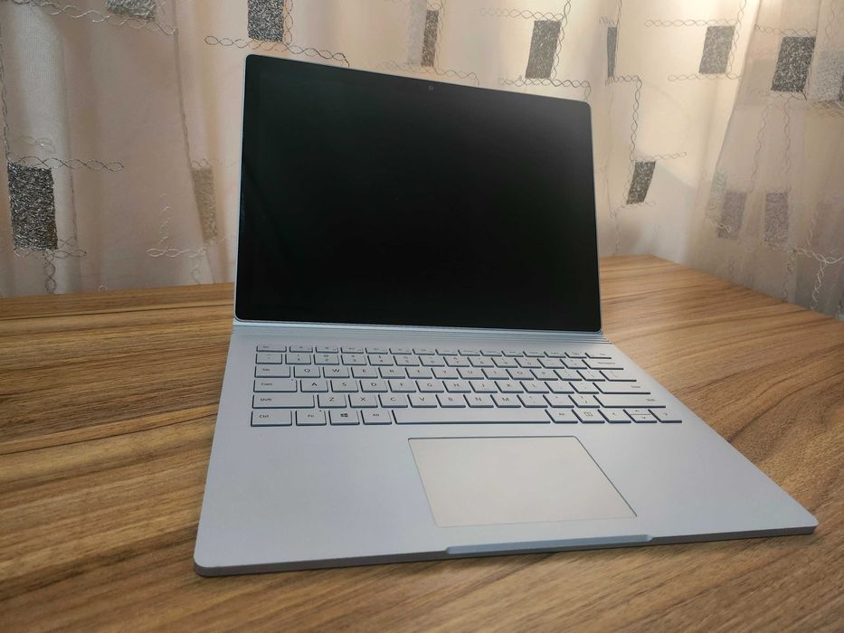 Microsoft Surface Book 2