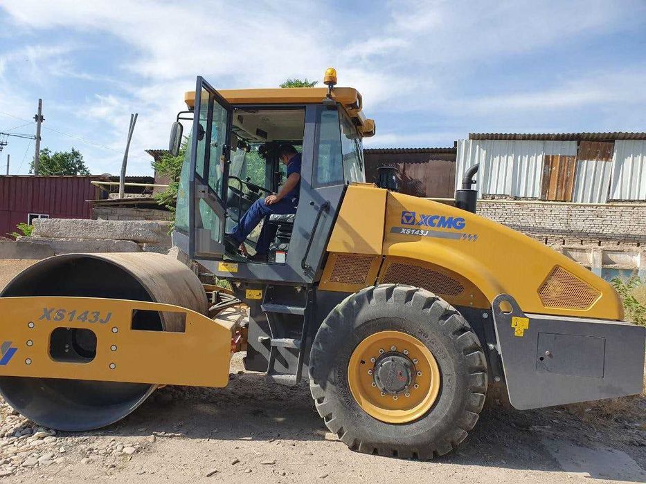 Сотилади Каток одно вальцовый XCMG XS143J  14 тон вибра