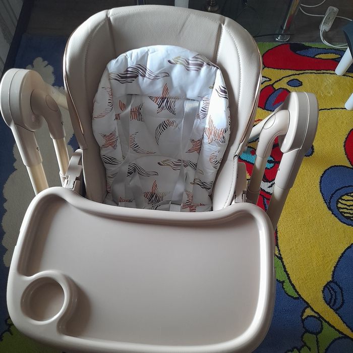 Bolalar stoli va halganchakli