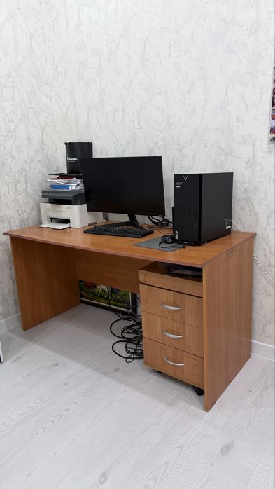 Продается компьютерный стол