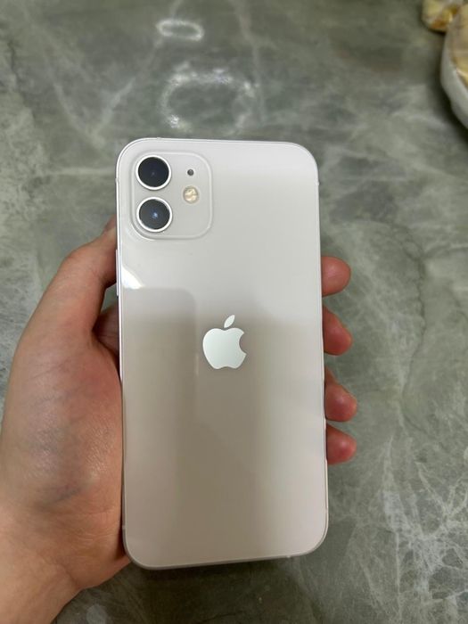 Продам телефон айфон