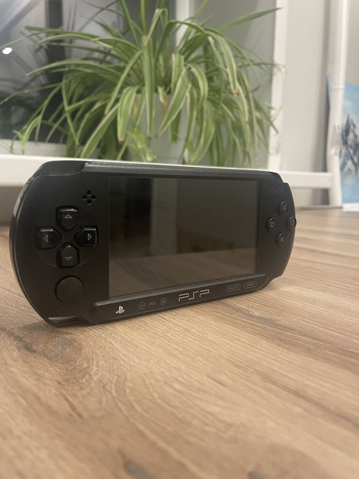 PSP-E1003 , в идеальном состаянии , редкая модель