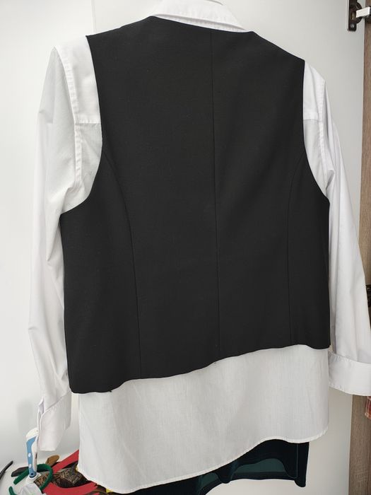 Vând doua costume pt băieți