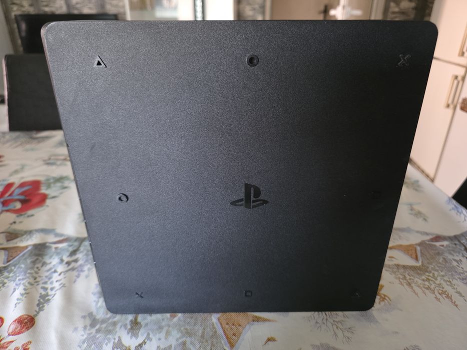 PlayStation 4 / PS4, 1TB, 2 джойстика, кутия