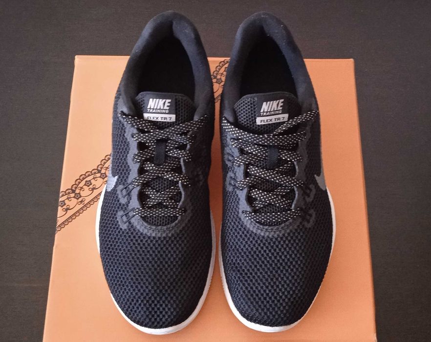 Дамски маратонки NIKE FLEX, номер 38.5