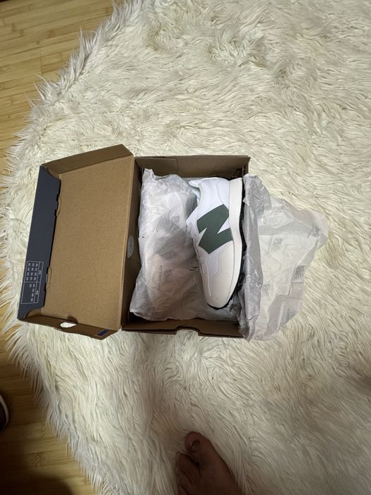 Чисто нови маратонки NB