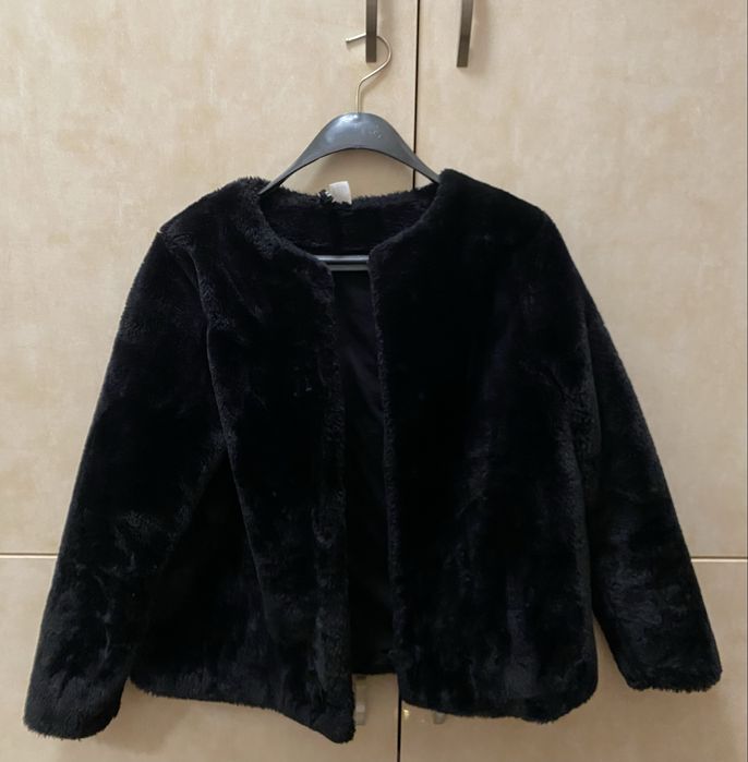 Черно яке от пухкава материя на H&M