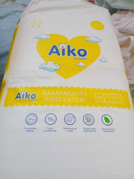 Памперсы Айко, биреуи 3 тик 52 штук ишинде, екиншиси 2 дик 60 штук.