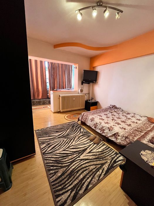 Inchiriez apartament 2 camere.