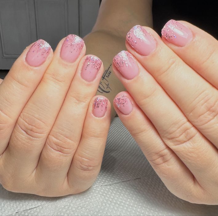 Unghii cu gel ,oja semi , tips , pedichiura