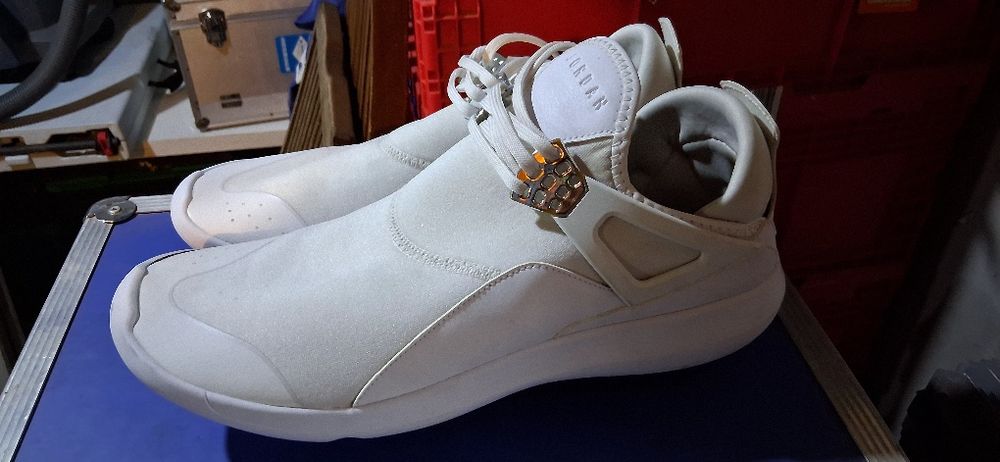 Adidași   de   firma