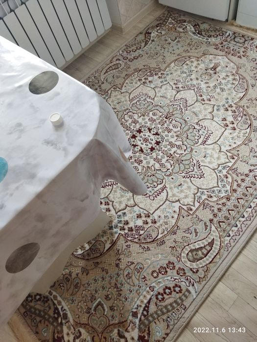 Продаётся ковёр.