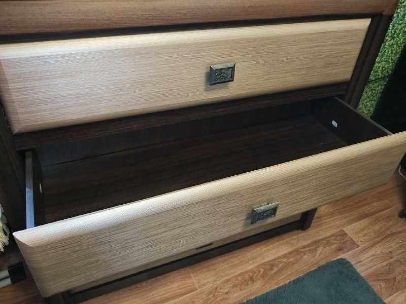 продам комод  в хорошем  состояние