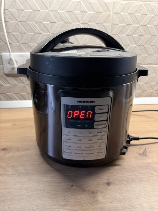 Multicooker Heinner Alacarte 3.8L, 1000W, Gătire sub presiune, 14 programe, stare foarte bună