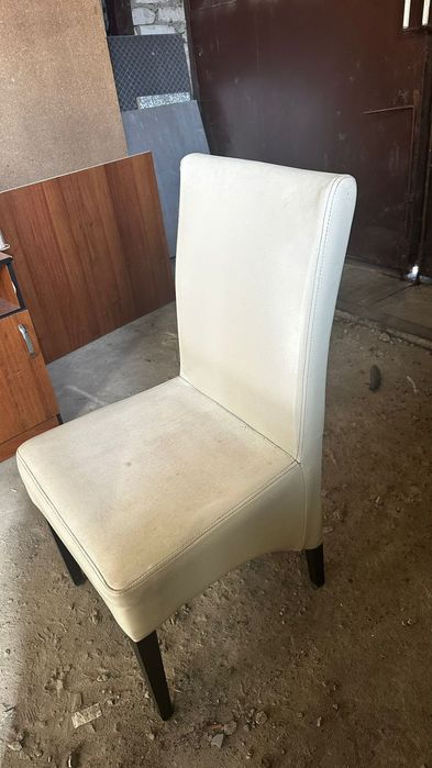 Стулья продам черные/белые